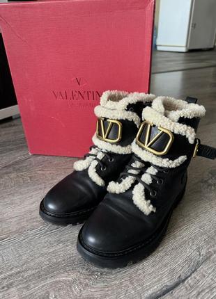 Ботинки в стиле valentino