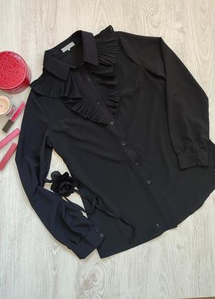 Вишукана блуза з брошкою