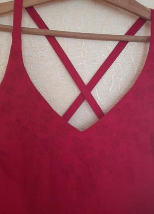 Платье сарафан в отличном составе в натурально красном цвете с вышивкой.7 фото