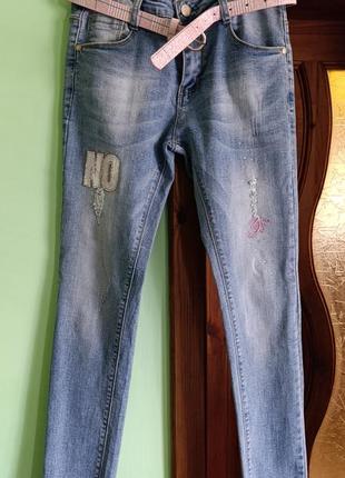 Джинсы на девушку