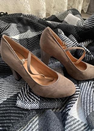Туфлі світло-коричневі3 фото