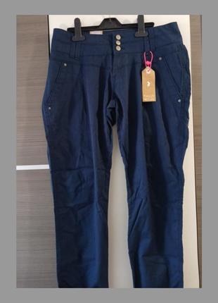 Брюки женские размер 40
новые