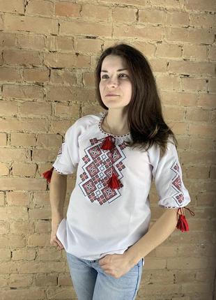 В наличии женская вышиванка с геометрическим орнаментом «праздничная»