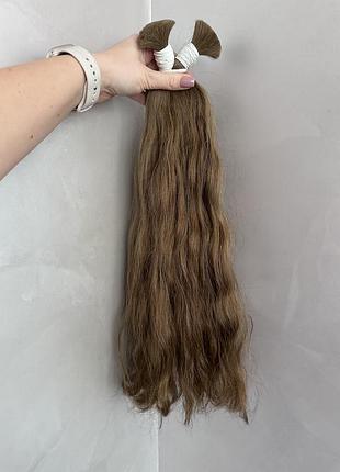 Натуральные русые волнистые волосы