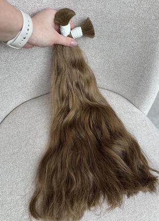 Натуральные русые волнистые волосы