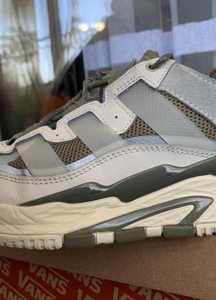 Кроссовки adidas