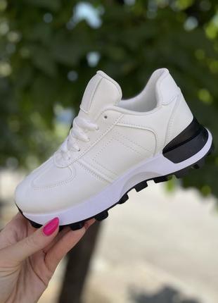 Кроссовки белые на платформе /