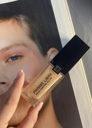 Givenchy prisme libre skin-caring glow foundation тональная основа10 фото