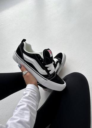 Жіночі кеди vans knu skool black white венс чорного з білим кольорів