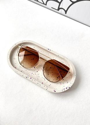 Солнцезащитные очки, очки в металлической оправе