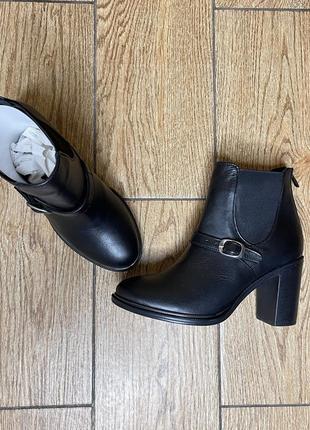 Черевики на каблуці челсі чорні демісезон натуральна шкіра