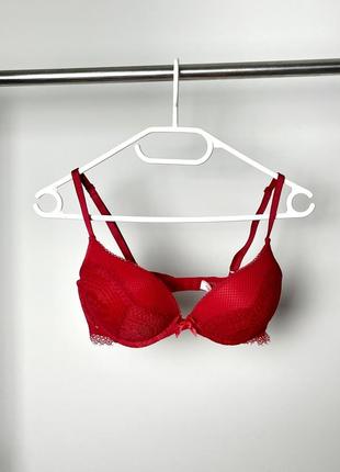Червоний бюстгальтер hunkemoller з мереживними вставками