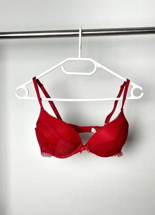 Красный бюстгальтер hunkemoller с кружевными вставками