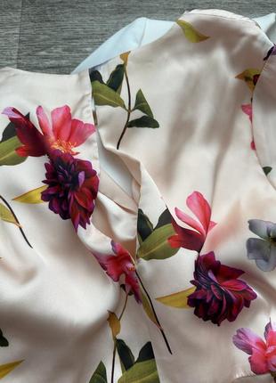 Праздничное платье в цветочный принт под атлас нежное романтичное10 фото