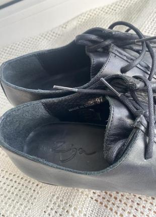 Актуальные туфли-дерби/лоферы на деревянной подошве от zign9 фото