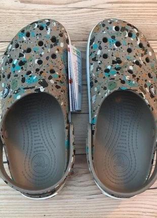 Крокс крокбэнд клог terезо mульти беж crocs crocband clog terrazzo multi/mushroom7 фото