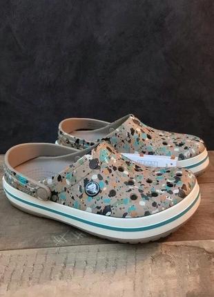 Крокс крокбэнд клог terезо mульти беж crocs crocband clog terrazzo multi/mushroom