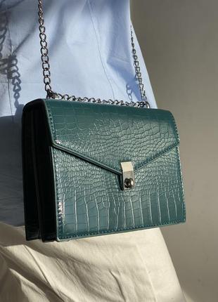 Женская сумочка кросс-боди в стиле рептилии зеленая на два отдела6 фото
