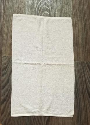 Белое махровое полотенце италия.1 фото