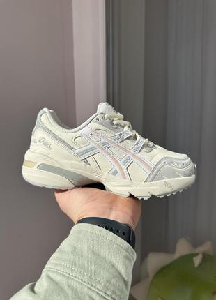 Прекрасные женские кроссовки asics gel 1090 beige grey pink бежевые