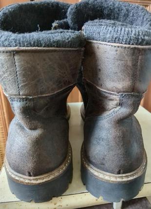 Стильные ботинки модного цвета от известного бренда.