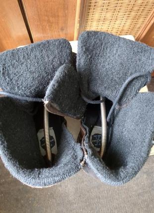 Стильные ботинки модного цвета от известного бренда.