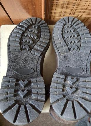 Стильные ботинки модного цвета от известного бренда.