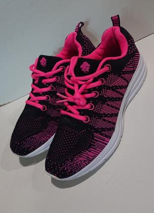 Фирменные яркие кроссовки из сша