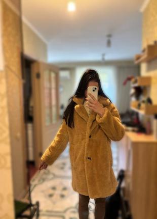 Плюшева шубка bershka