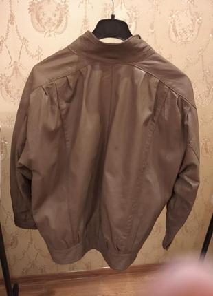 Продам женскую кожаную куртку.2 фото
