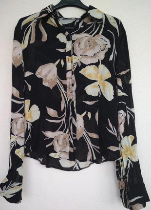 Креповая блуза в яркие цветы