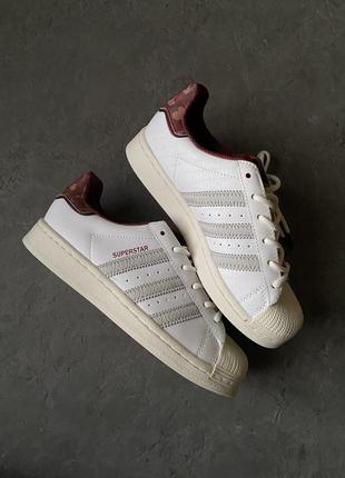 Adidas superstar
bone bordeaux жіночі кросівки білі кремові беж демі весна осінь кеди женские кроссовки кеды демисезонные белые крем с красным2 фото