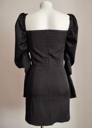 Черное платье с опущенным рукавом4 фото