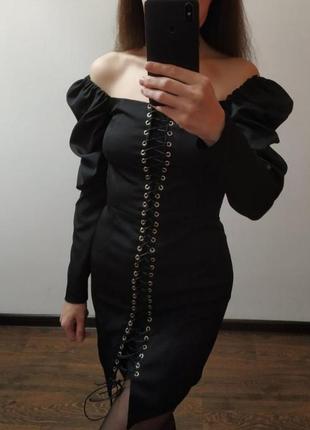 Черное платье с опущенным рукавом5 фото