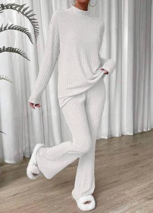 Женский качественный стильный костюм в широкий рубчик комплект свитшот с горловиной стойкой и штаны клеш свободного кроя