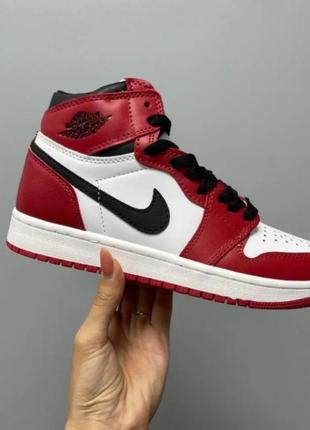 Кросівки nike air jordan 1 retro high og chicago v2

&nbsp;код: 8386