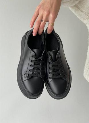 Черные кожаные кеды на шнуровке на черной подошве, прошитые4 фото