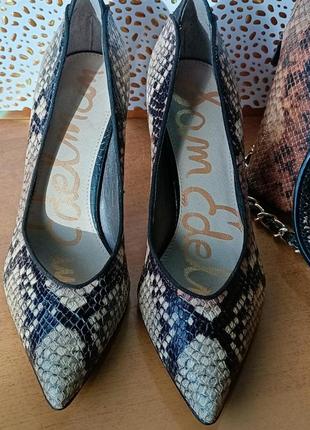 Женские кожаные лодочки/туфли/перчатки на каблуке американского бренда sam edelman с узором " под кожу питона"1 фото