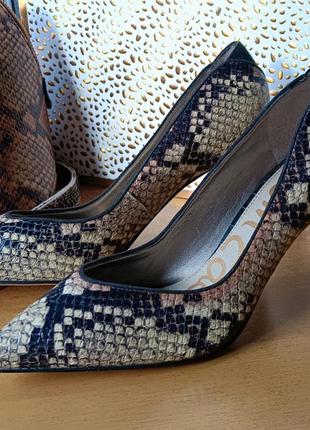 Женские кожаные лодочки/туфли/перчатки на каблуке американского бренда sam edelman с узором " под кожу питона"7 фото
