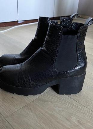 Ботинки каблук челси весенние черные2 фото