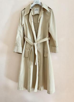 Красивый легкий плащ швейцария