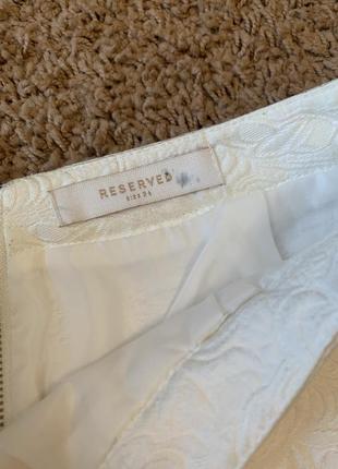 Белая юбка фактурная фирменная reserved размер 36/s3 фото