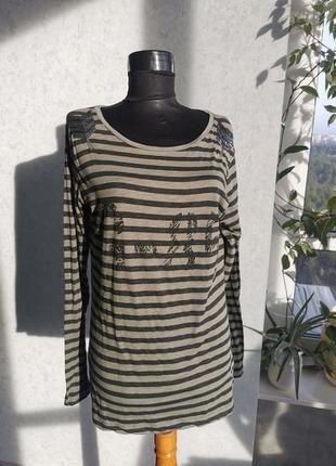 Красивая женская полосатая кофтина