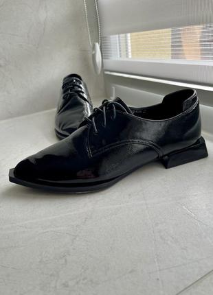 Черные лакированные туфли2 фото