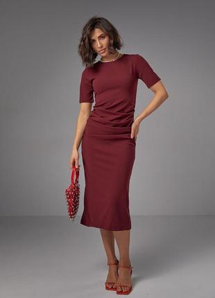 Силуэтное платье миди с драпировкой - бордо цвет, s (есть размеры)