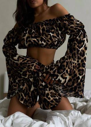 Костюм двойка: топ с широкими рукавами и шорты свободного кроя леопардовый принт стильный качественный