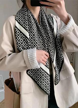 Платок шелковый 90*90 см черно-белый