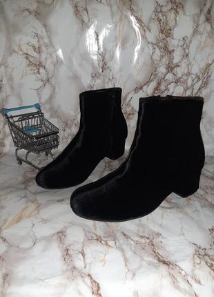 Черные бархатные (окситовые) деми ботинки на средних каблуках4 фото