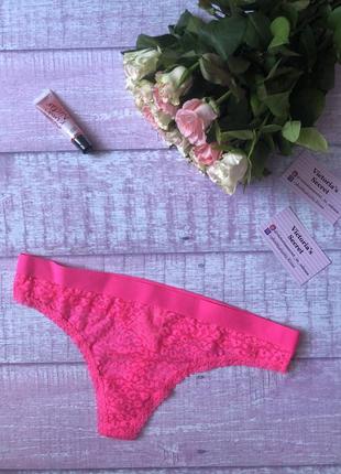 Малиновые кружевные трусики стринги victoria’s secret pink2 фото