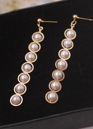 Тренд золотисті подовжені жіночі сережки кульчики серьги підвіси перли перлини2 фото